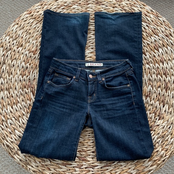 J Brand Curvy Fit Bootcut Jean in Pure - Picture 5 of 16